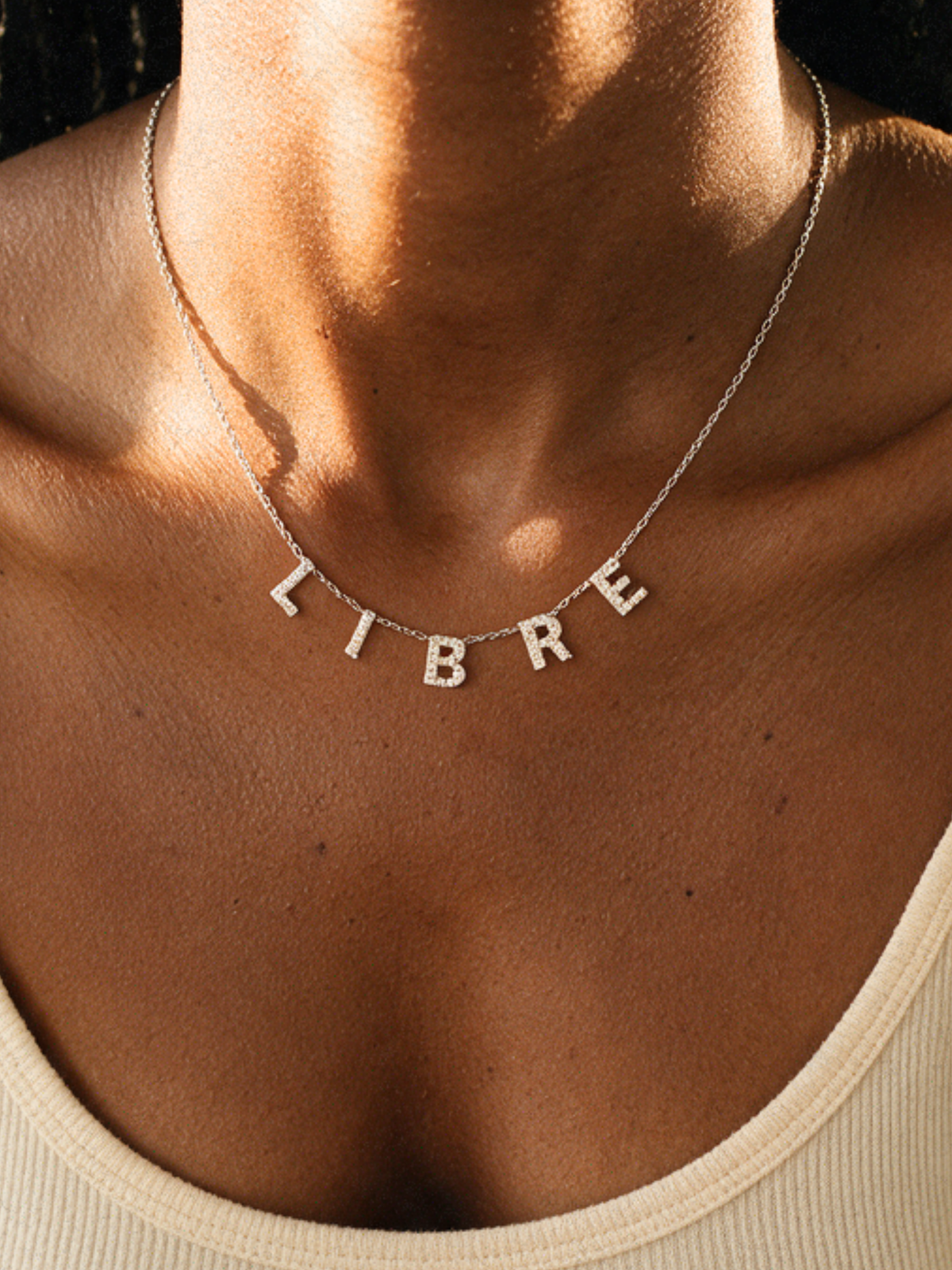 Libre · Collier symbolique personnalisable